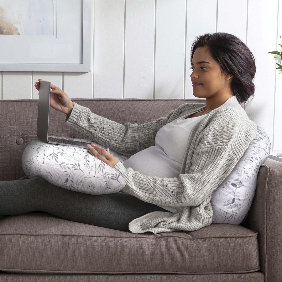 Gray Scattered Leaves